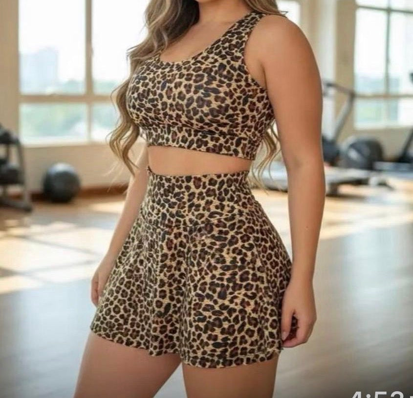 {Coleccion brasileña}Set de  animal print con top y pantalon corto integrado.
