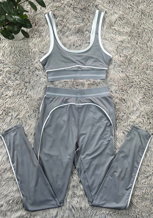 Aloyoga set de dos piezas Gris y blanco